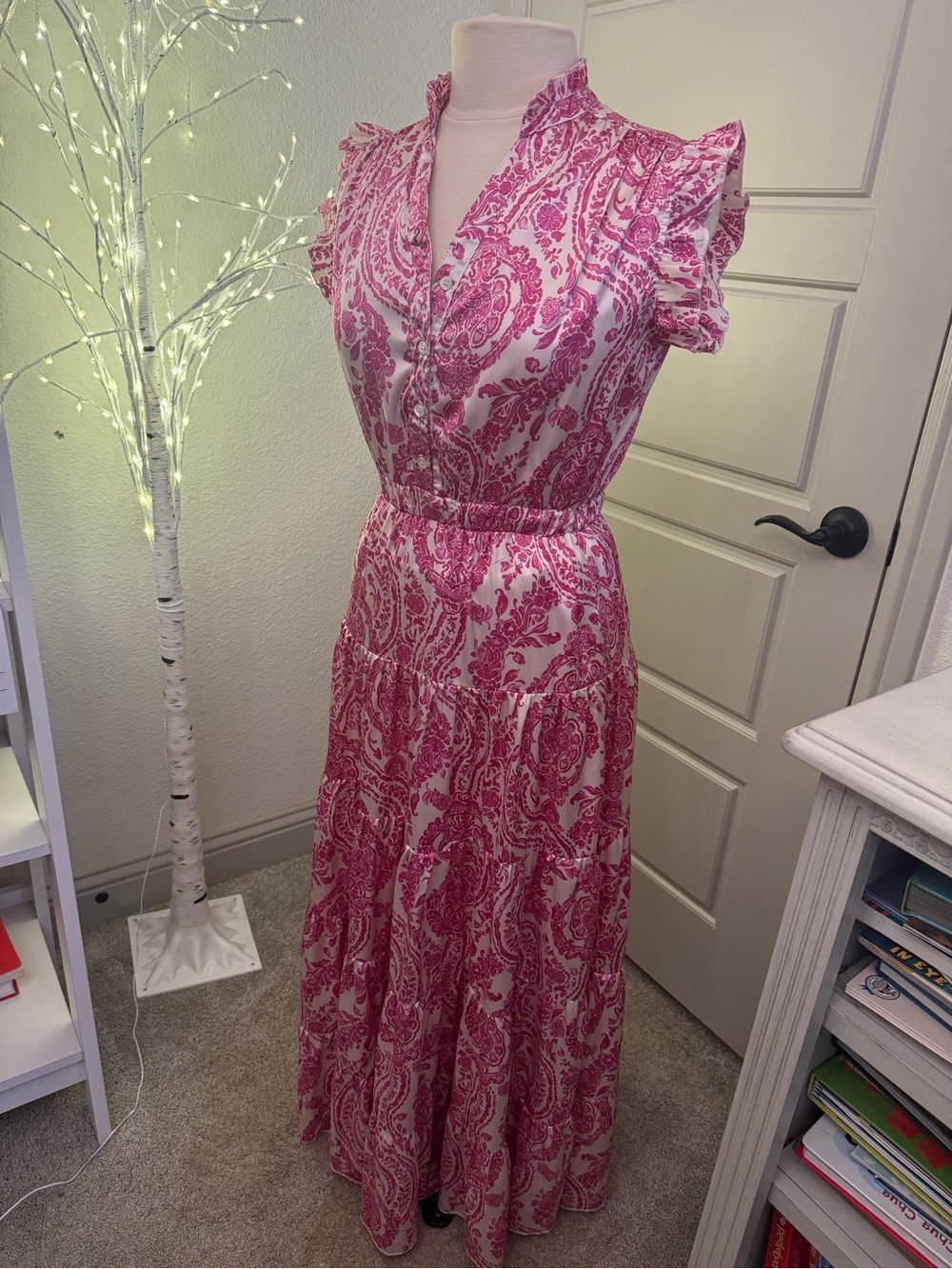 Pinch Pink Paisley maxi Dress, gorgeous dress perfect for cottage core style. - Picture 7 of 9